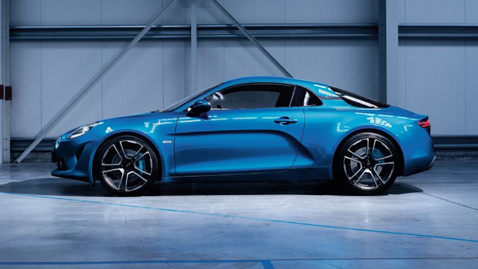 H Alpine A110 θα ξεκινήσει να πωλείται προς τα τέλη του έτους, με τις πρώτες 1.995 μονάδες να είναι στην έκδοση Premiere Edition, η οποία στη Γαλλία θα κοστίζει από 55.000 ευρώ.